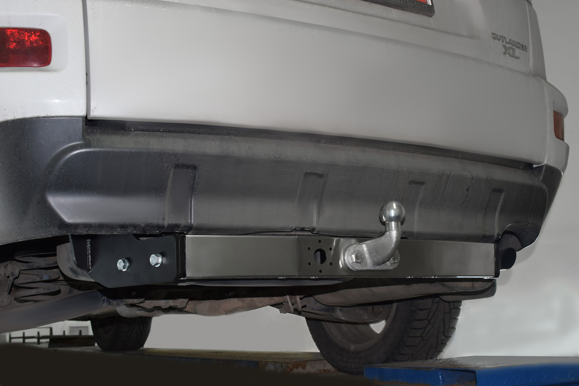 ТСУ /тип F/ с НЕРЖ накладкой MITSUBISHI Outlander XL 2007-2012/ CITROEN С-Сrosser 2007-2012/ PEUGEOT